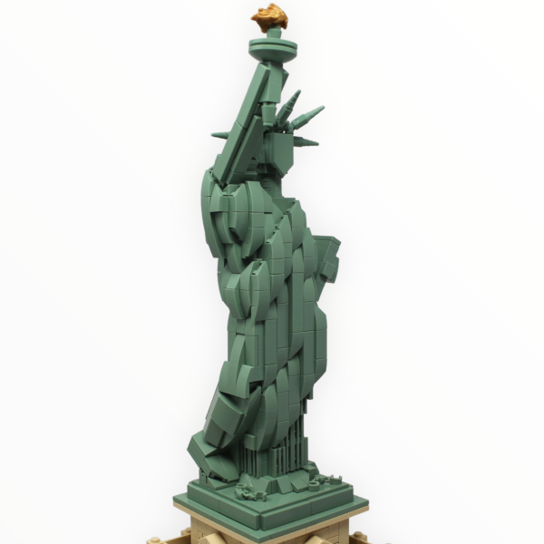 Used Set 21042 Architecture Statue of Liberty For Sale